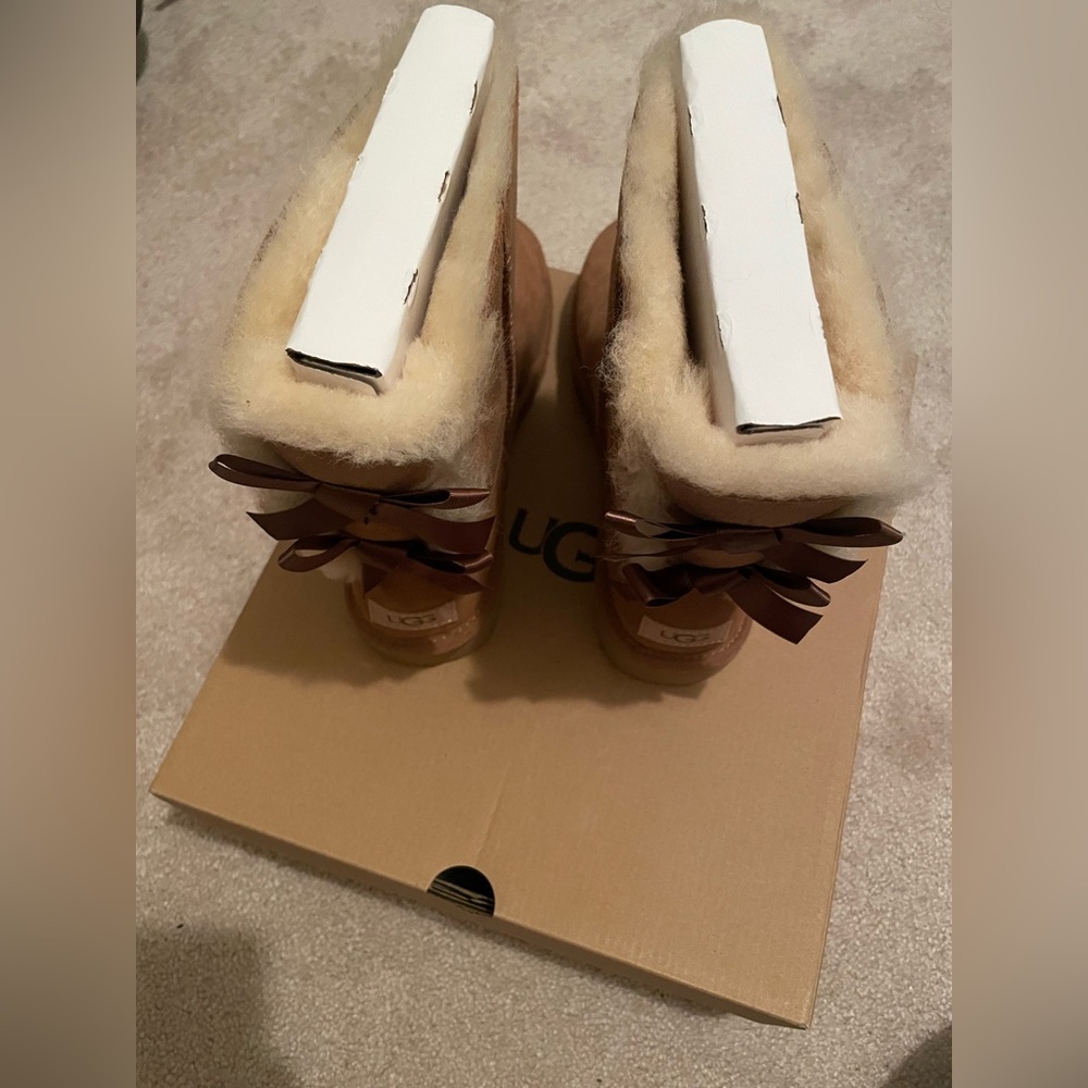 BNIB $275 UGG Women's Bailey Bow II Boots - Chestnut - Picture 9 of 12